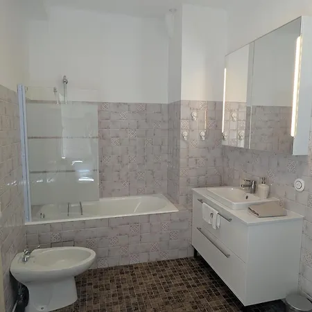 Elegant Au Chateau D'euvezin Avec Jardin Et Parking Privatif - Fr-1-584-383 *